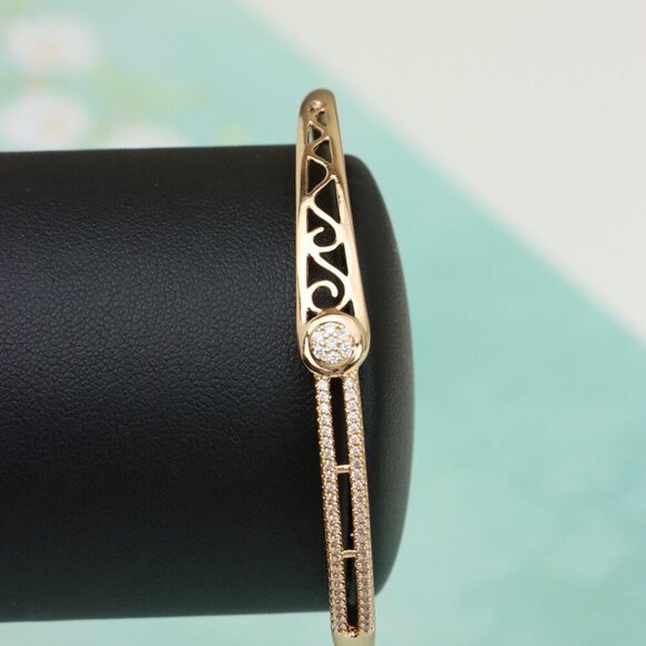 Elegant Rose Gold Bangle with Filigree & Sparkling Center Stone, XPBL0418 - Picture 6 of 12